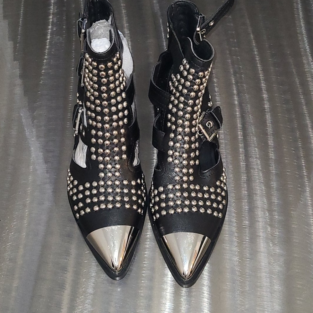 BLACK STUDDED OPEN BOOTIE🖤💣